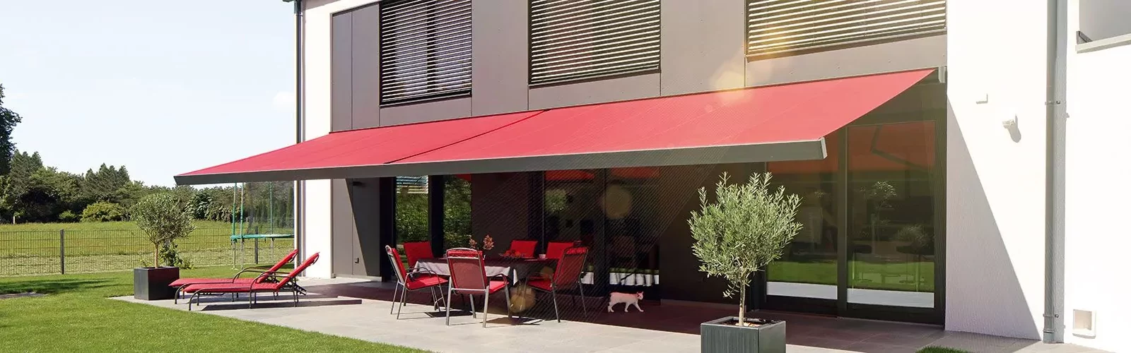 Rote Pergola-Markise für die Terrasse